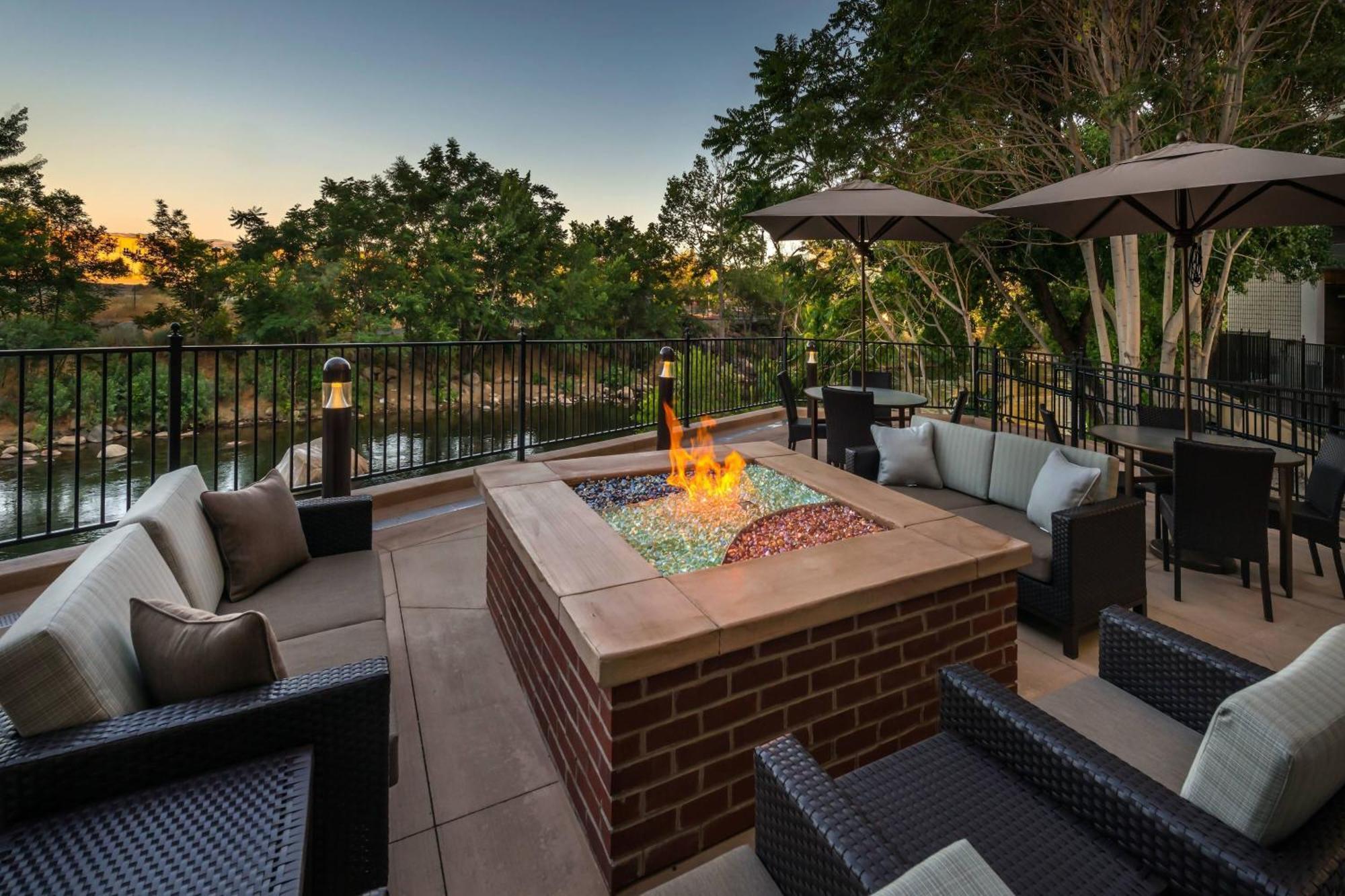 Courtyard By Marriott Reno Downtown/Riverfront Εξωτερικό φωτογραφία